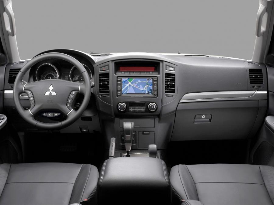  Mitsubishi Pajero 5-Door 2011 года  (фото 3 из 19)